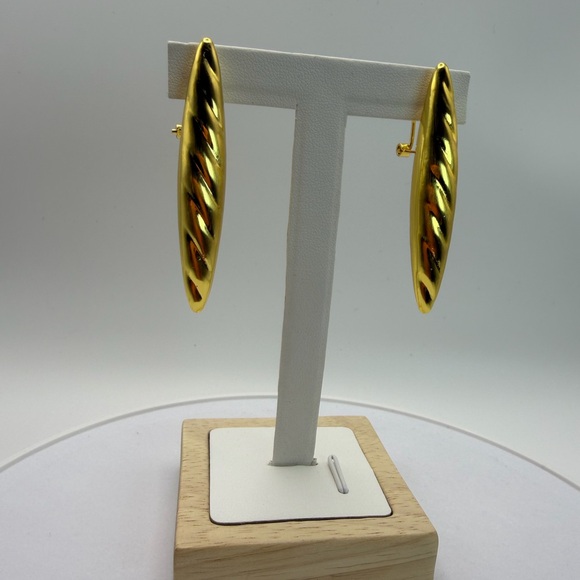 Elegant Gold Hoop Earrings - Picture 2 of 13